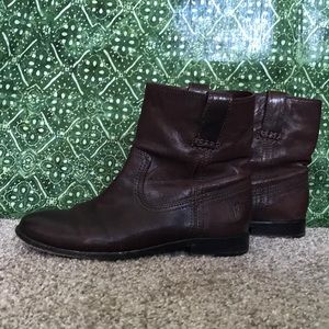 Frye Anne Short in Dark Brown Antique Soft